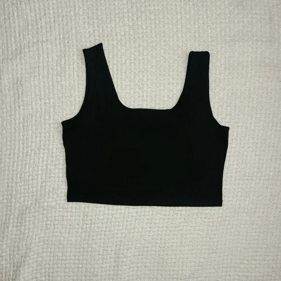 Basic Black Crop Top - Picture 4 of 5